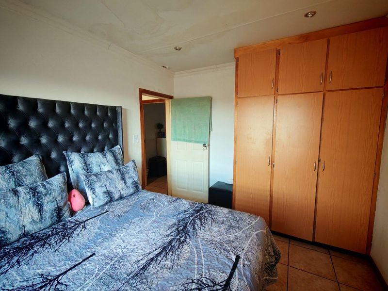 Charming Townhouse For Sale - Photo 6