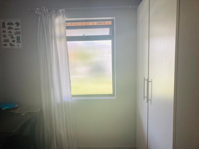 Modern Apartment Ground Floor Eagles@Riverside-R575 000 !! - Photo 7