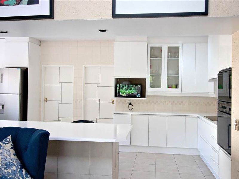 FURNISHED SPACIOUS HOME - Photo 3