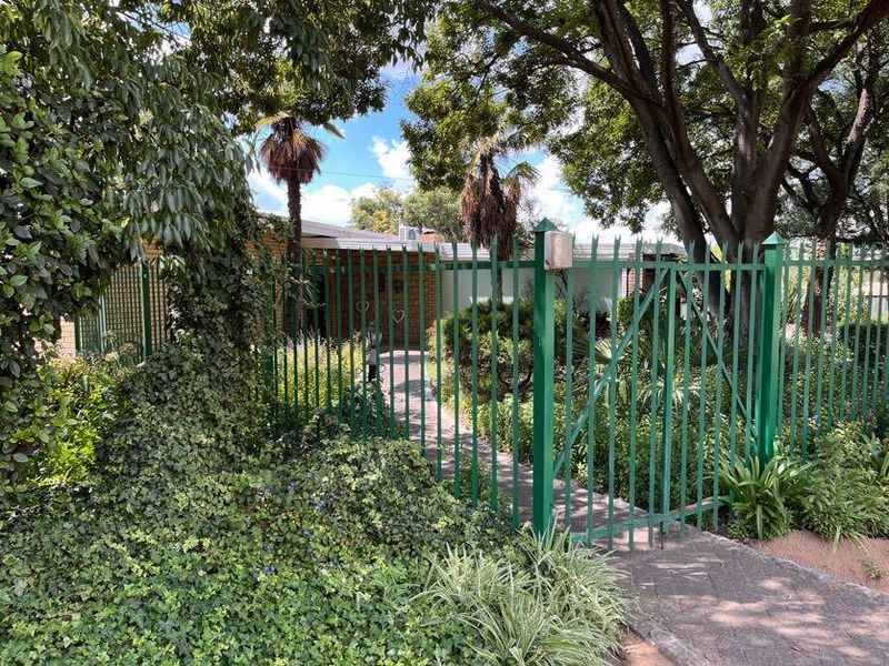 Spacious Family Home with Excellent Features and Prime Location - Photo 3