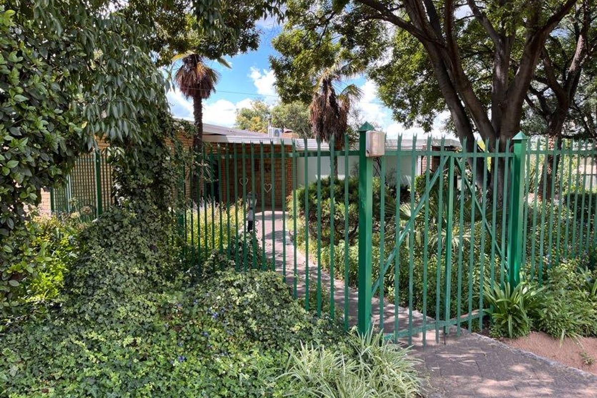 Spacious Family Home with Excellent Features and Prime Location - Photo 3