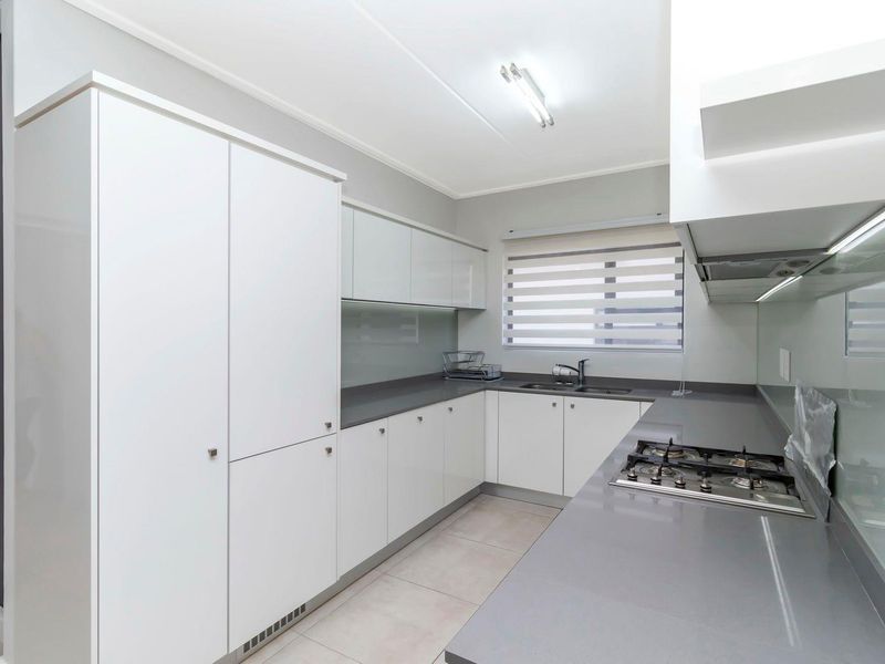 Furnished lock up and go - Photo 9