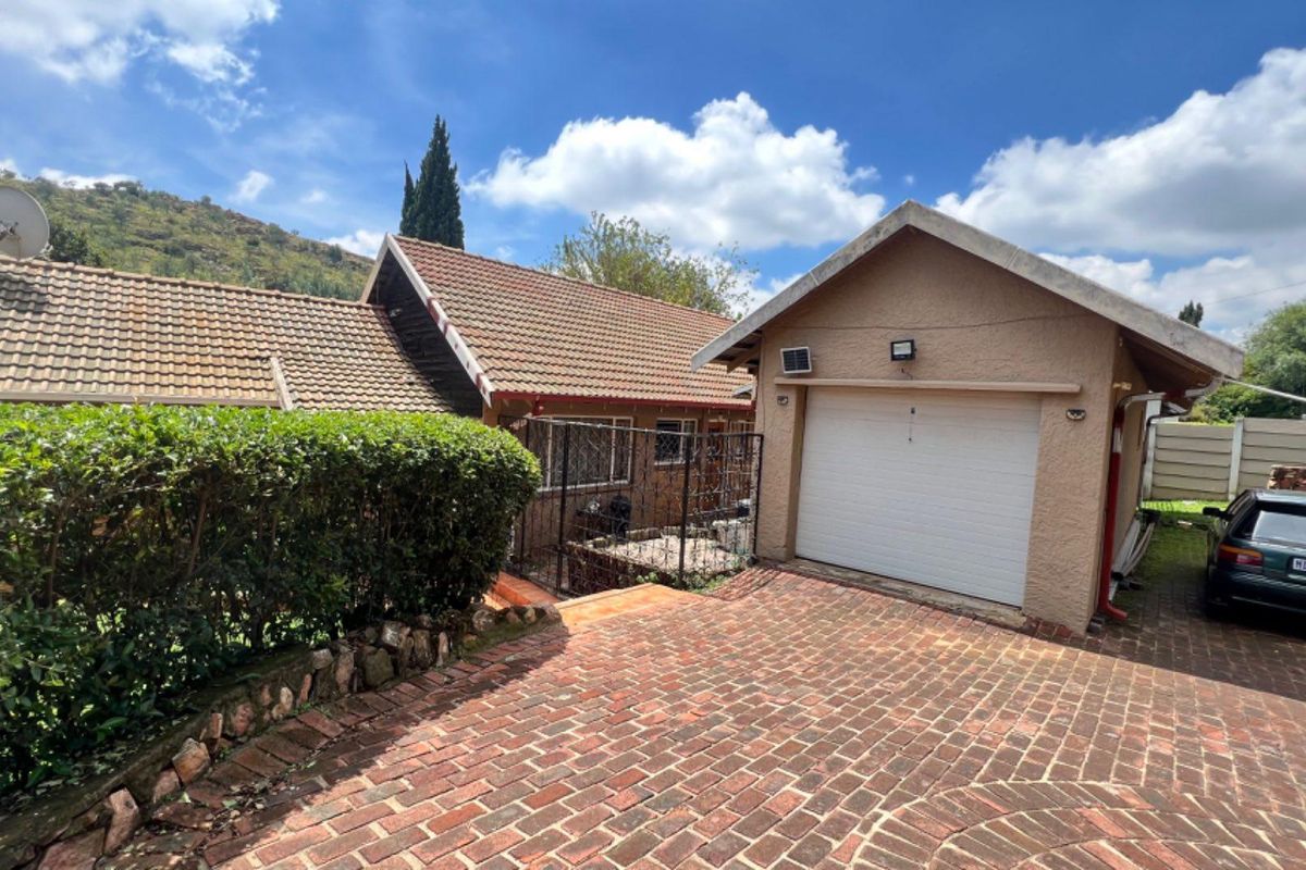 Prime Location Gem: Your Dream Family Home Awaits!" - Photo 3