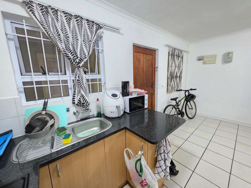 Lovely 2 Bed 1 Bath Apartment with Big Private balcony and Basement Parking - Photo 2