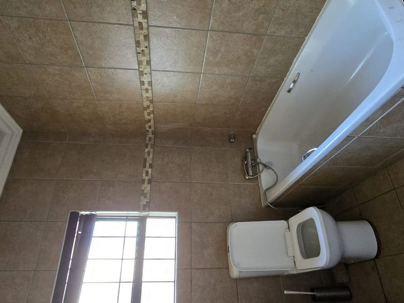 Family home for sale in Garsfontein - Photo 8