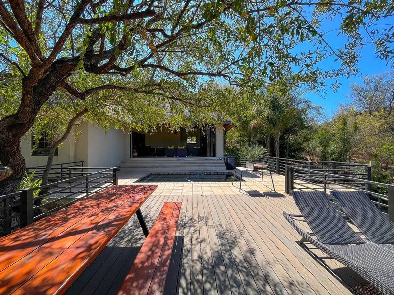 Elegant 5-Bedroom Home with Pool and Mountain Views - Photo 5