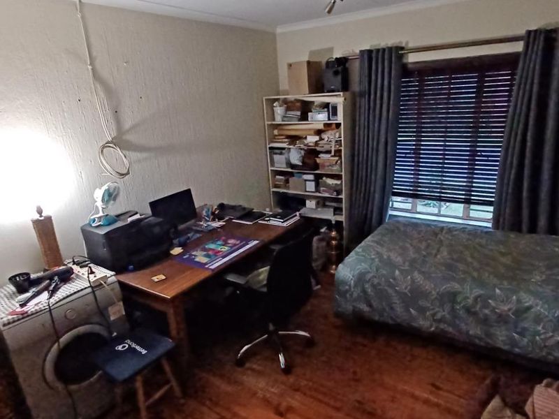 CLUBVIEW - 2 BEDROOMS - 2 BATHROOMS - LOCK-UP GARAGE - Photo 7