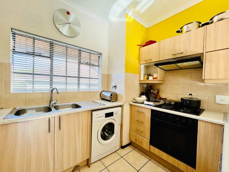 Prime Westdene Location: Secure, Stylish, and Central! - Photo 6