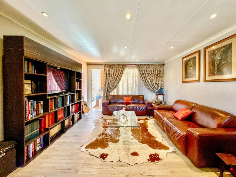 Spacious, Stylish & Secure | 3 Bed Apartment in Elarduspark - Photo 9