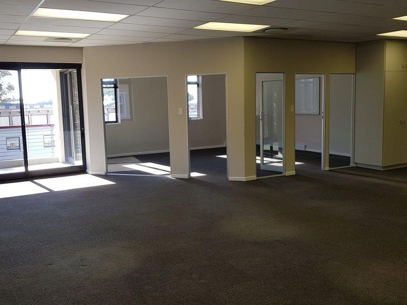Neat Offices in Westlake Business Park - Photo 2