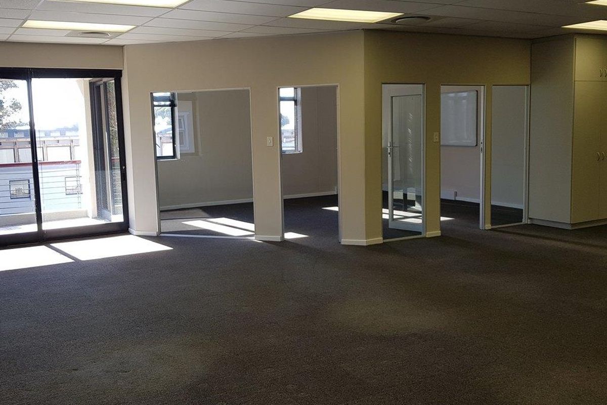 Neat Offices in Westlake Business Park - Photo 2