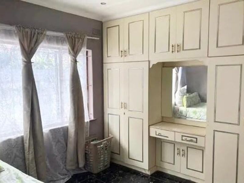 Spacious Family Home in Desirable Moorton, Chatsworth - Photo 6