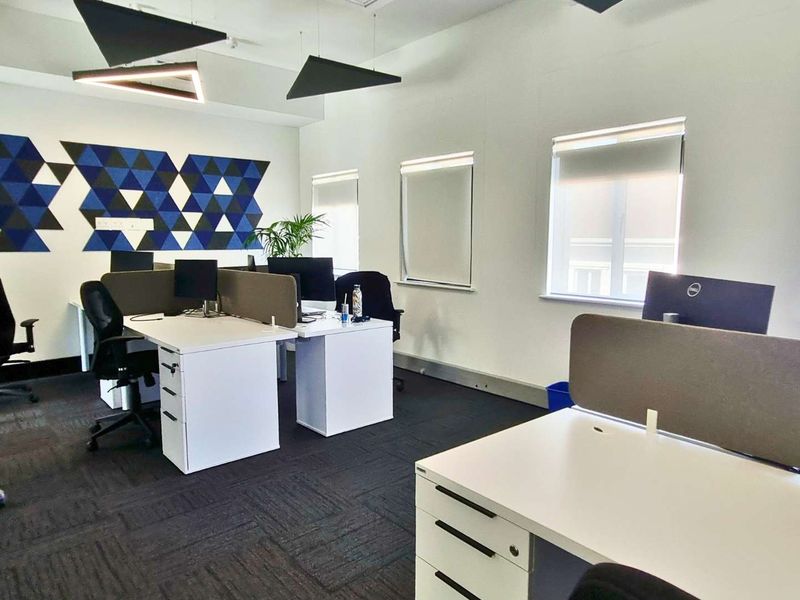 Stand-alone HQ ±992 m2. Fibre, generator + backup water, ±50 bays. R185/m2 (Gross). Avail. 1 Feb 2026. - Photo 7