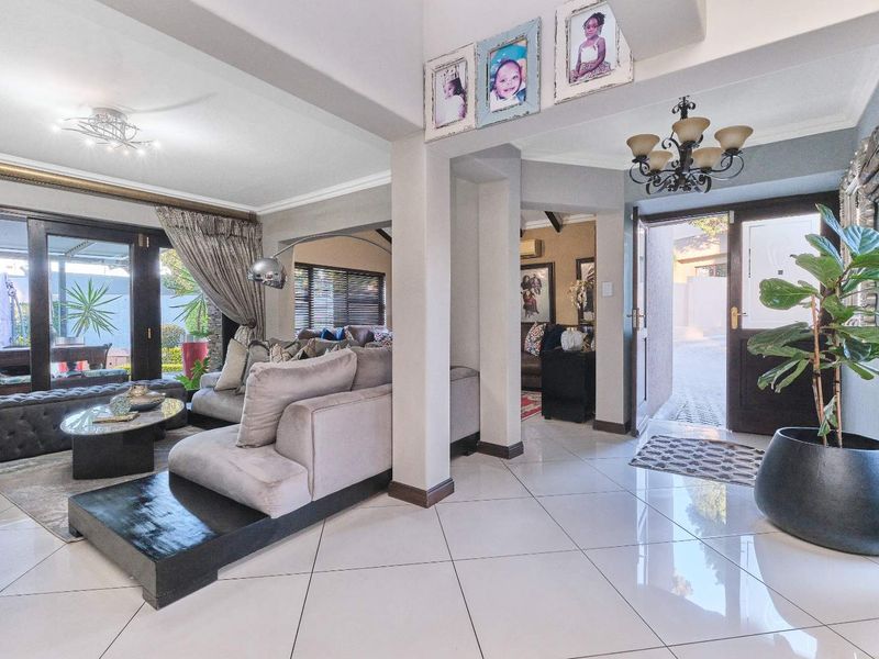 A Home That Has It All, Comfort, Style & Sustainability - Photo 3