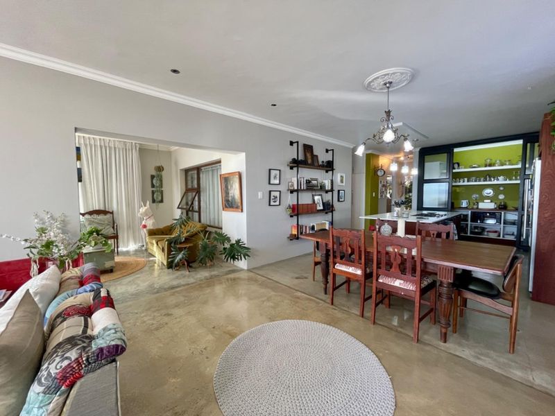 Beautiful 4 Bedroom Coastal Home in Sought-after Linkside, Mossel Bay - Photo 4