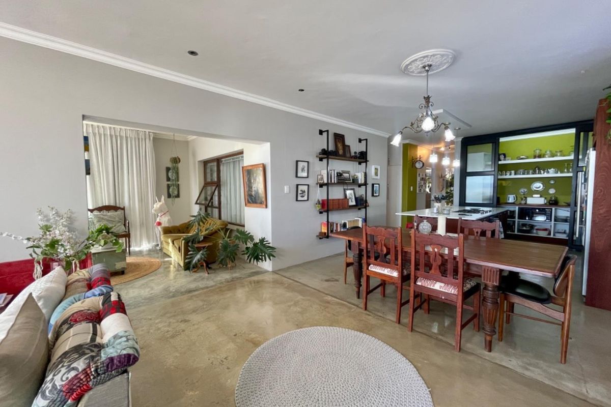 Beautiful 4 Bedroom Coastal Home in Sought-after Linkside, Mossel Bay - Photo 4
