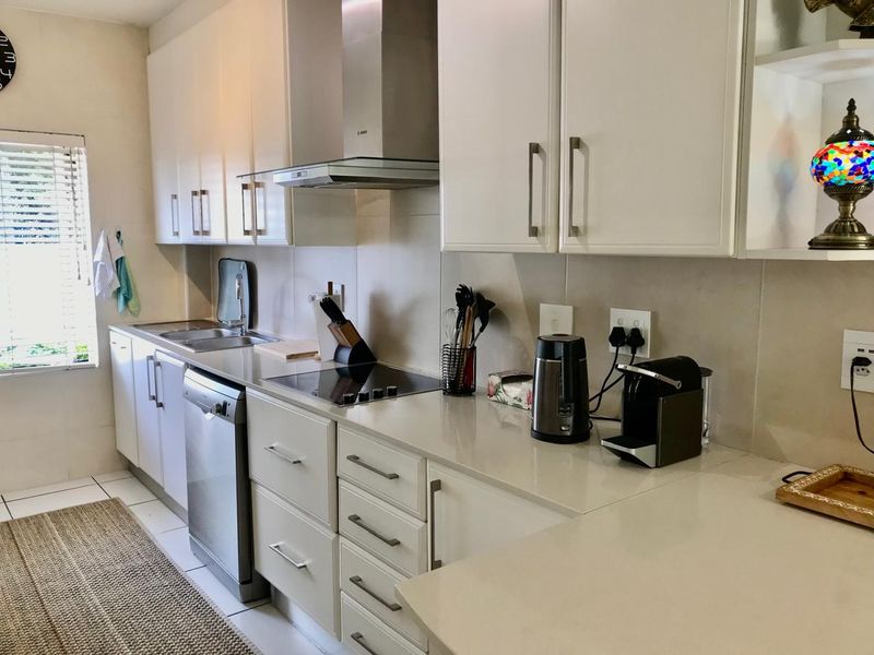 All-inclusive Executive 3-Bedroom, 2-Bathroom Fully furnished Townhouse in Craighall Park - Photo 5