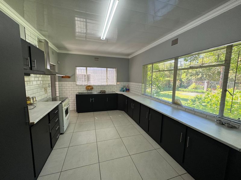 Charming Newly Renovated Home with Income-Generating Flat in Barkly West - Photo 5