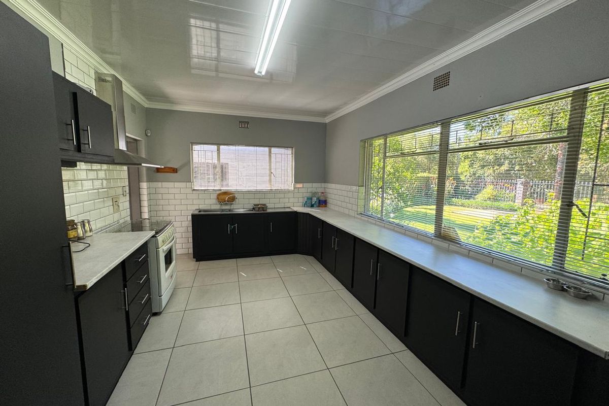 Charming Newly Renovated Home with Income-Generating Flat in Barkly West - Photo 5