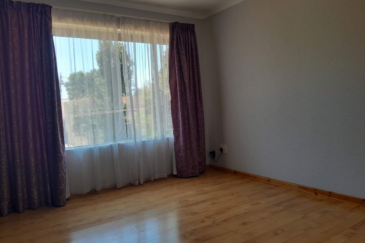 Comfortable facebrick Home in Elandspark - Photo 4