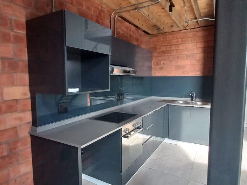 Stylish 3-Bedroom Loft Apartment – Modern Living Across Two Levels - Photo 3