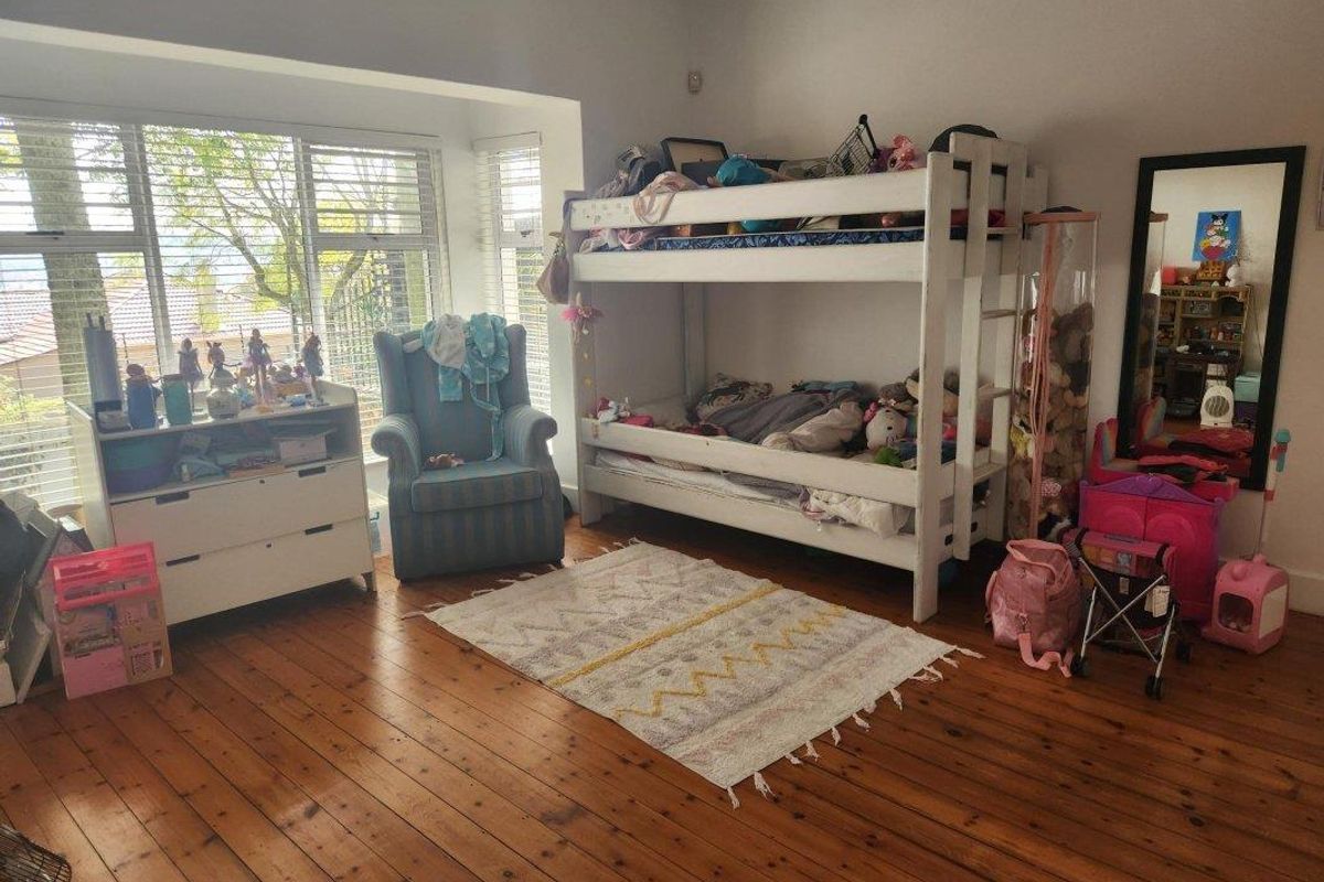 Character, Comfort & Modern Convenience in the Heart of Kensington - Photo 5
