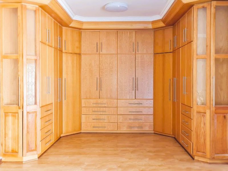 Grand Family Retreat, Bordering Waverley - Photo 8