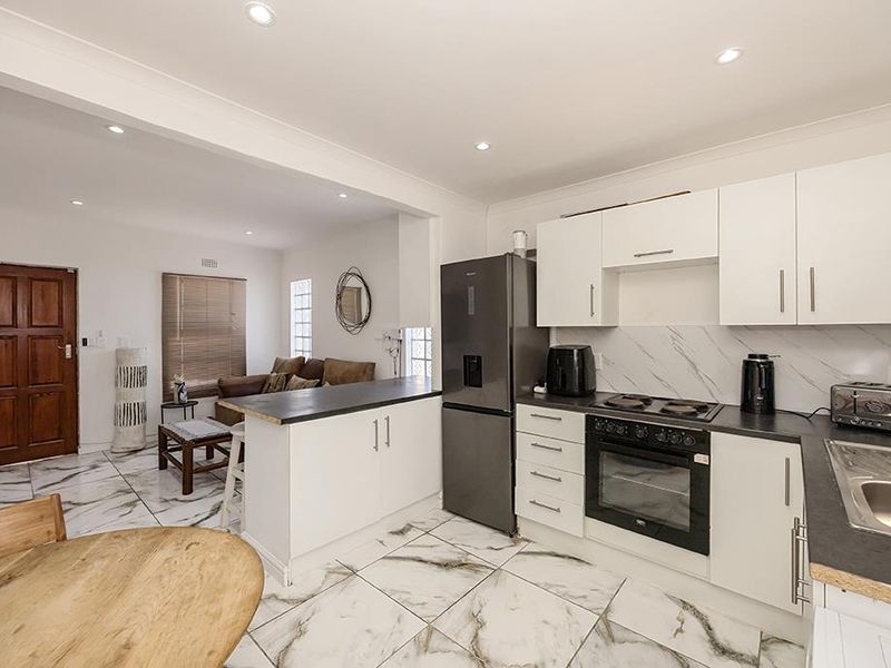 Modern 2 Bedroom Home - Photo 6