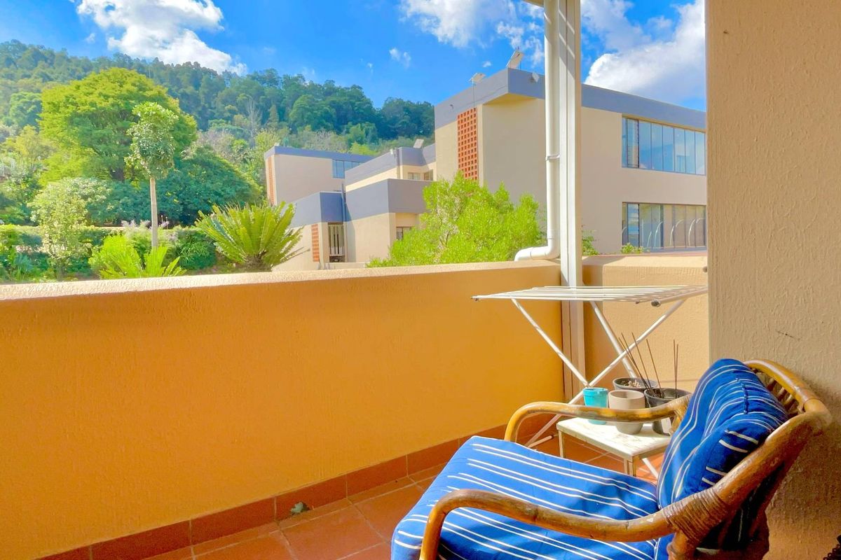 **Discover Tranquil Living at Ruimtesig Aftree Oord in Faerie Glen  - 2 bed, 2 bath** - Photo 2