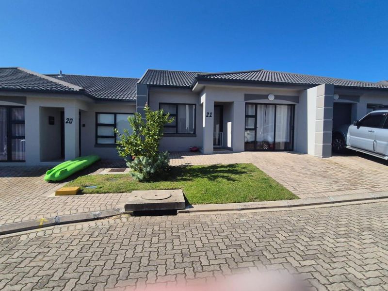 Lovely unit in secure complex for Elderly couple - Photo 1