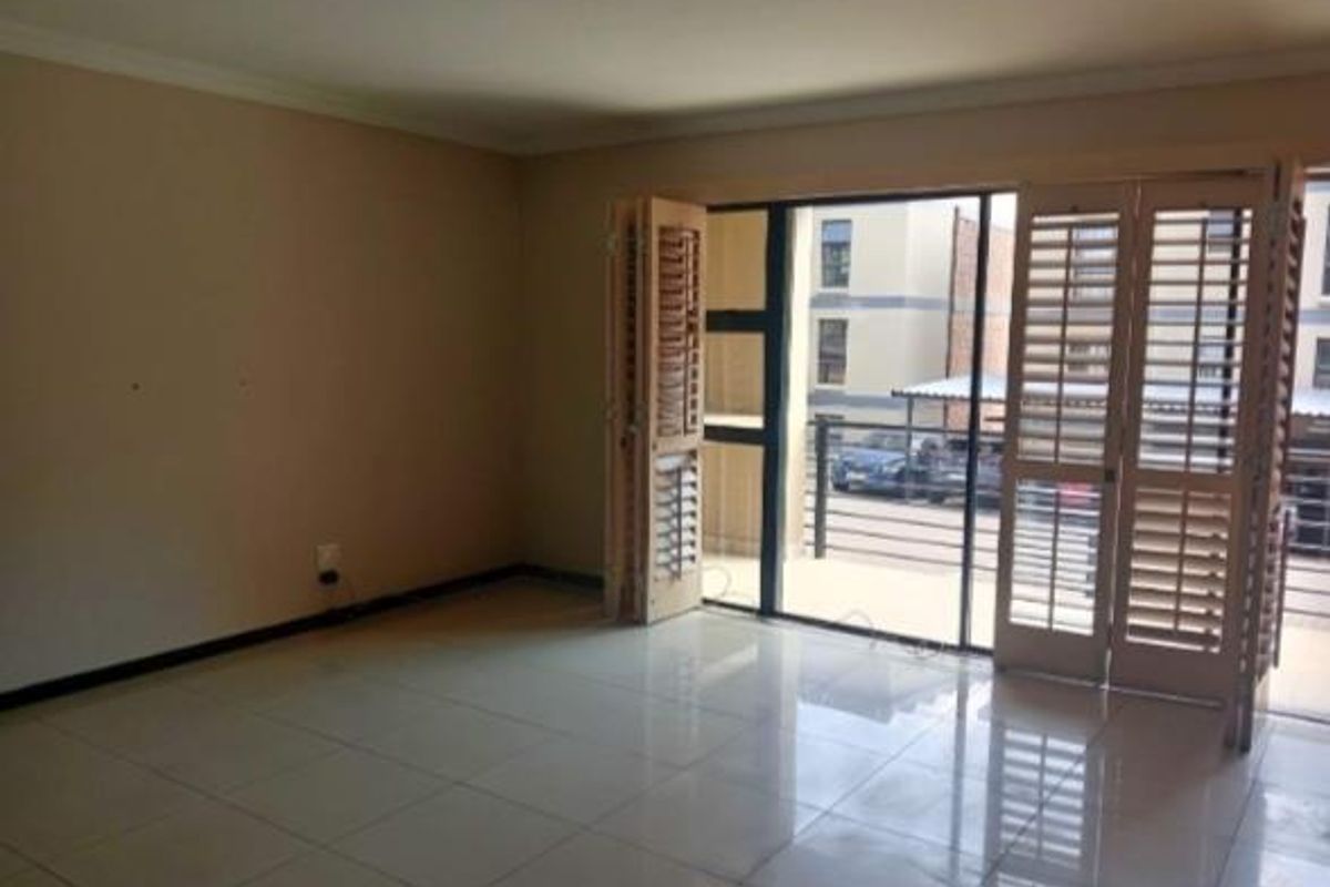Stylish 2 Bedroom, 2 Bathroom Apartment with Balcony - Photo 2