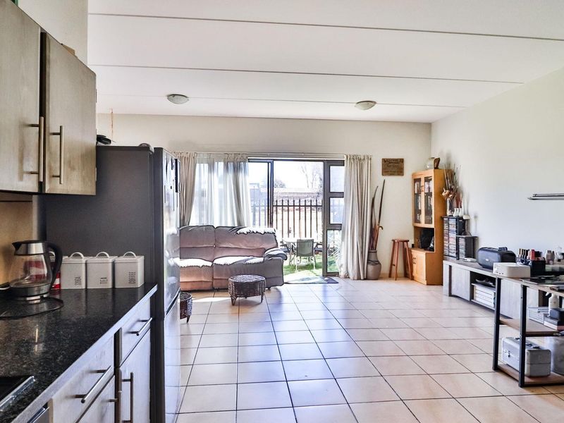 For Sale: Ground Floor Apartment, Two Bedroom - Photo 7