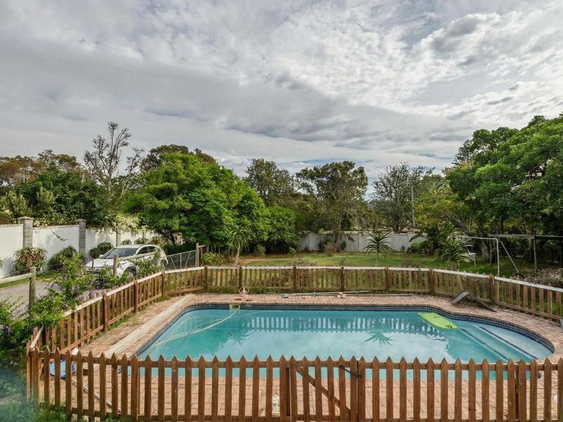 Spacious Family Home with Multiple Dwellings in sought-after Lloyd Road - Photo 2