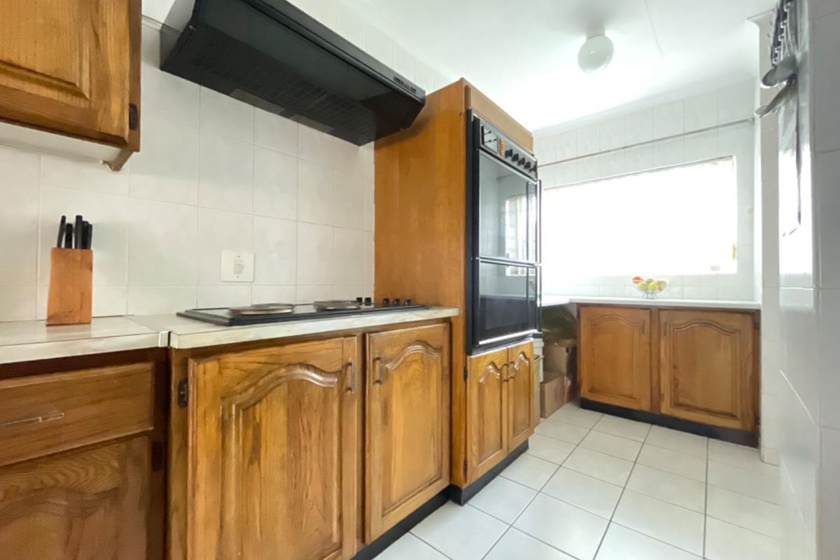 Spacious Cluster With Private Garden & Double Garage - Photo 5