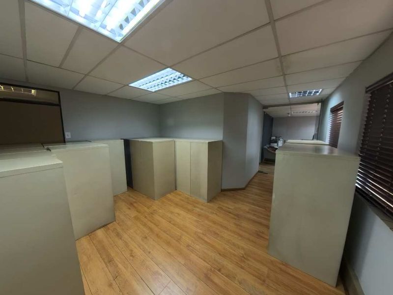 PRIME OFFICES TO RENT AND SITUATED AT 339 HILDA STREET FOR ONLY R 64 500 PER MONTH. - Photo 6