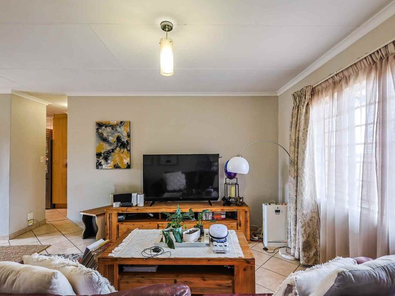 Immaculate 2 Bedroom Apartment with Scenic Views in The Wilds Security Estate - Photo 9