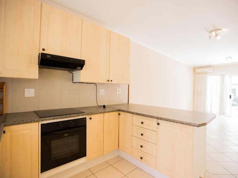 3 Bedroom Simplex with Private Garden - Photo 10