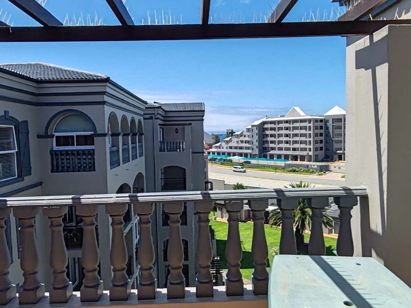 Stunning 116m2 Apartment in Diaz Beach, Mossel Bay - Photo 3