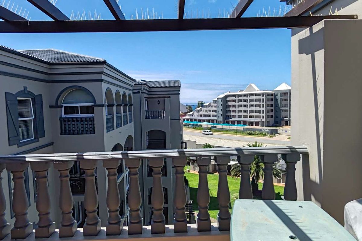 Stunning 116m2 Apartment in Diaz Beach, Mossel Bay - Photo 3