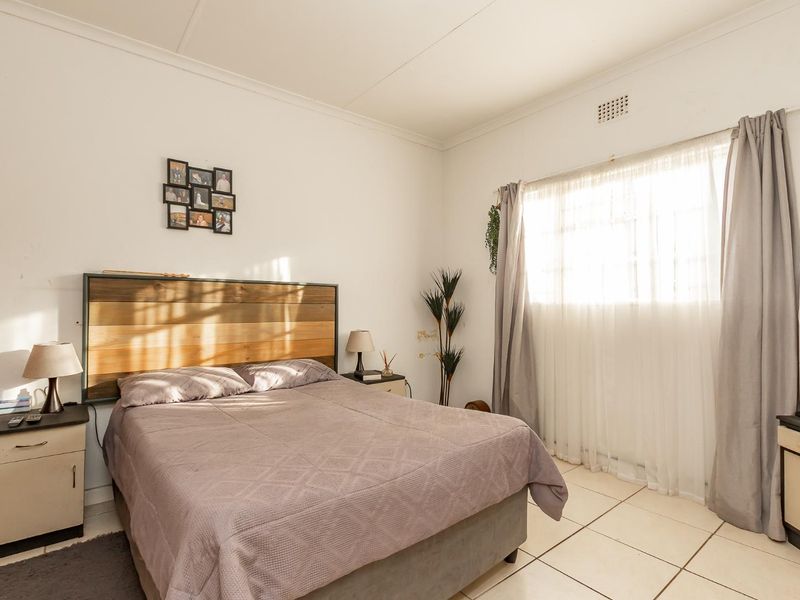 Solid Family Home - Photo 10