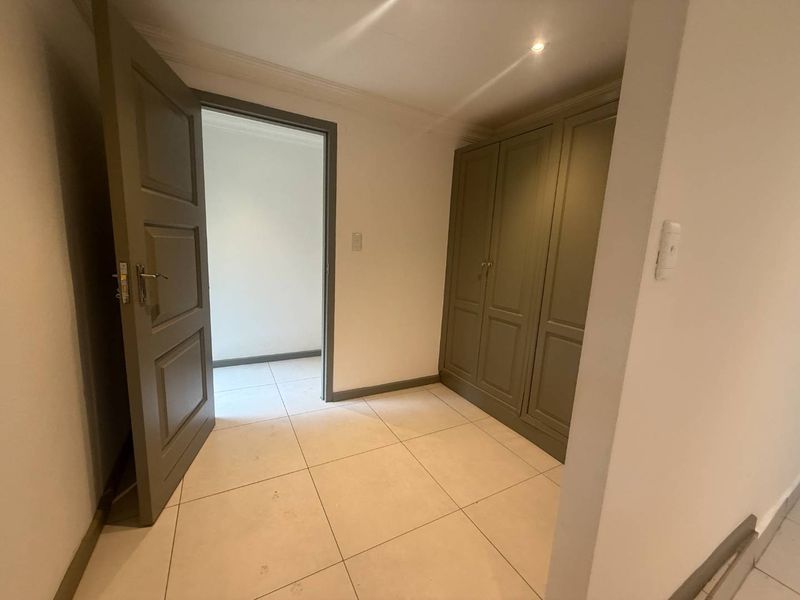 Exclusive Garden Cottage for the Discerning Tenant – Lockup & Go! - Photo 9