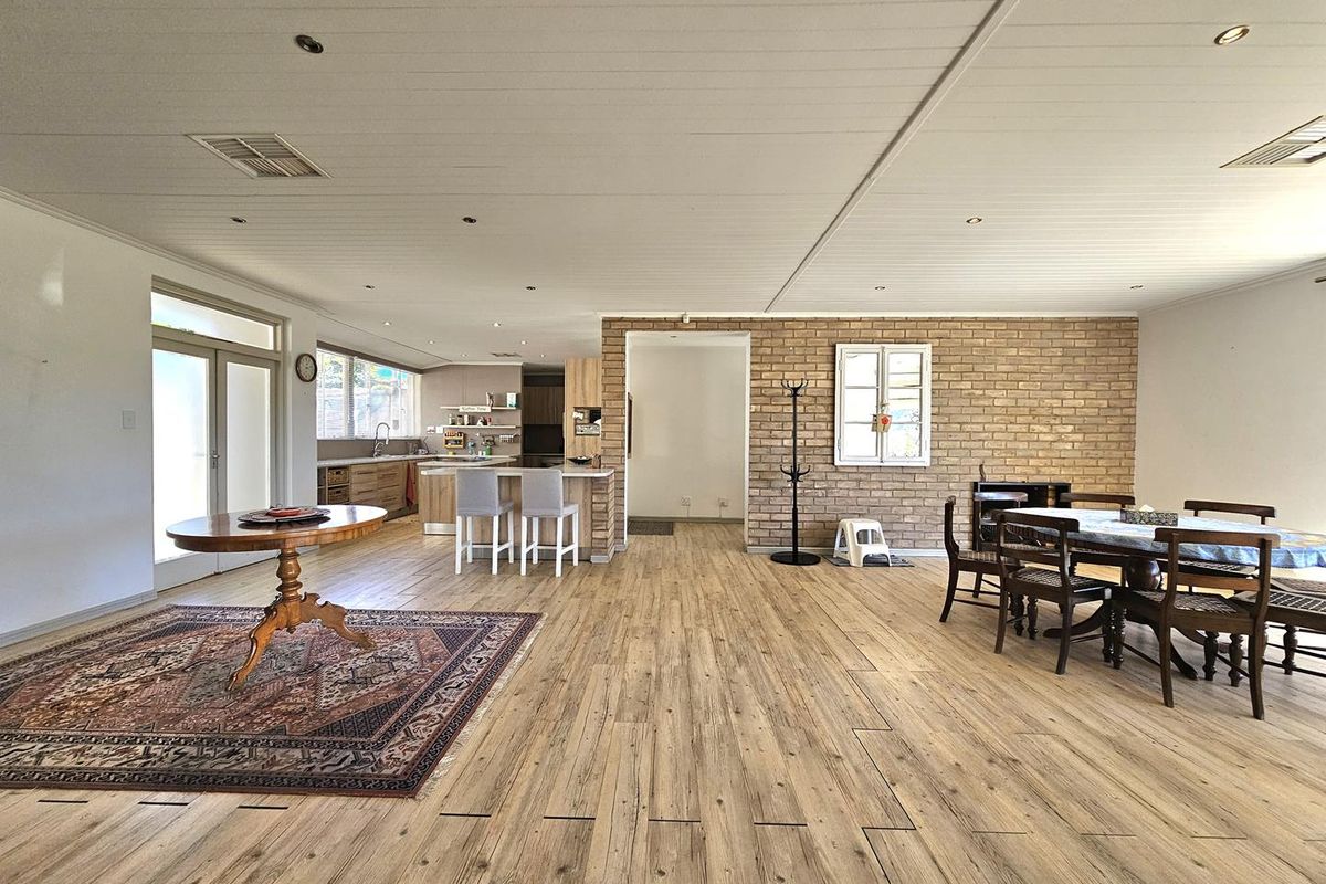 Stunning 4-Bedroom Rental in Luxury Hill Awaits!" - Photo 4