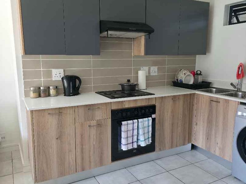 One Bedroom Garden Unit to Let in Linbro Park - Photo 7