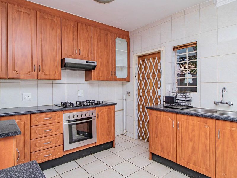 Spacious Living: Duplex Townhouse in Prime Rynsoord - Photo 8