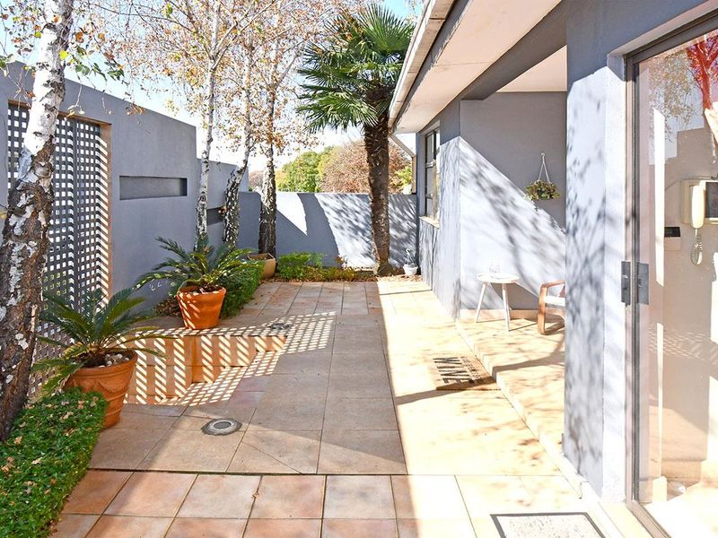 Dream Two-Ensuite Home in Norwood with Pool & Outdoor Study! - Photo 9