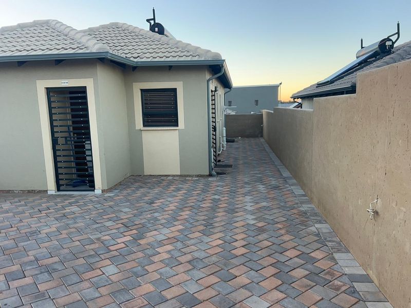 Clayville Ext 45 - R1 350 000 Family Home - Photo 2