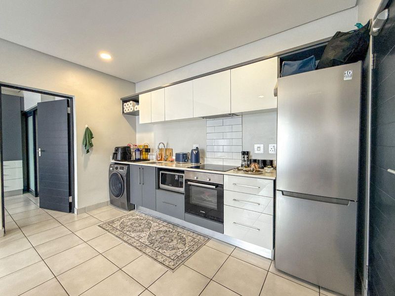 Modern City Gem | Perfect Starter, Stylish Living, Prime Location - Photo 2