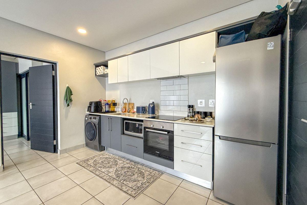 Modern City Gem | Perfect Starter, Stylish Living, Prime Location - Photo 2