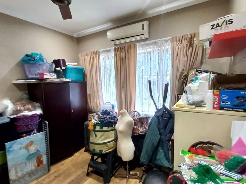 Ultimate Luxury Living: Spectacular Family Retreat with Granny Flat and Resort-Style Amenities - Photo 10