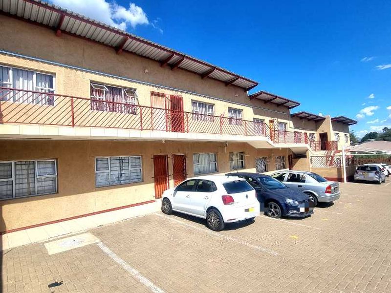 APARTMENT FOR SALE IN LUXURY HILL, SOWETO - Photo 2